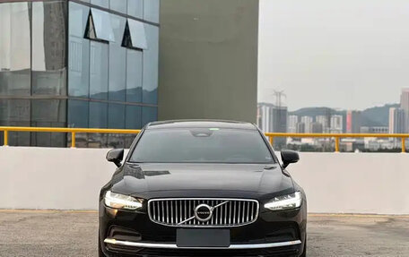 Volvo S90 II рестайлинг, 2022 год, 2 625 000 рублей, 2 фотография