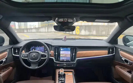 Volvo S90 II рестайлинг, 2022 год, 2 625 000 рублей, 7 фотография