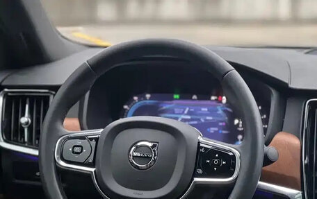 Volvo S90 II рестайлинг, 2022 год, 2 625 000 рублей, 10 фотография
