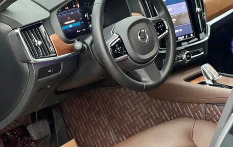 Volvo S90 II рестайлинг, 2022 год, 2 625 000 рублей, 9 фотография