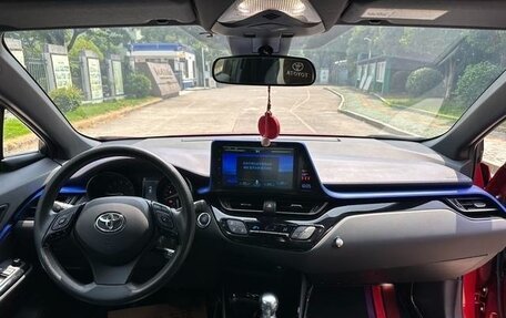 Toyota C-HR I рестайлинг, 2020 год, 1 637 000 рублей, 6 фотография