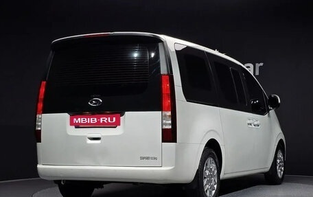 Hyundai Staria, 2022 год, 2 300 001 рублей, 2 фотография