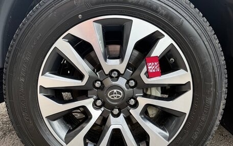 Toyota Land Cruiser Prado 150 рестайлинг 2, 2021 год, 6 500 000 рублей, 10 фотография