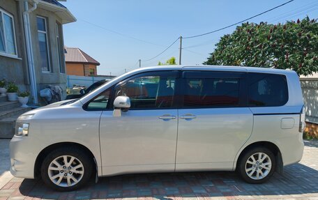 Toyota Voxy II, 2009 год, 1 300 000 рублей, 8 фотография