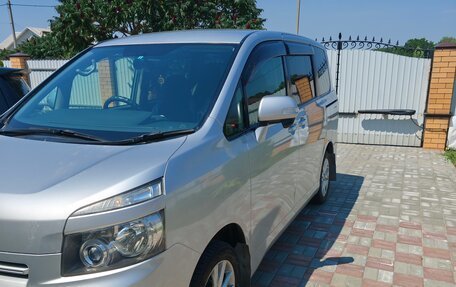 Toyota Voxy II, 2009 год, 1 300 000 рублей, 9 фотография