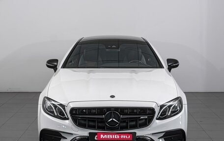 Mercedes-Benz E-Класс, 2019 год, 4 399 000 рублей, 3 фотография
