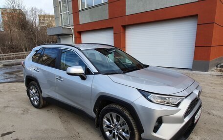 Toyota RAV4, 2020 год, 3 700 000 рублей, 2 фотография