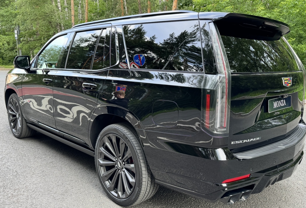 Cadillac Escalade V, 2025 год, 28 000 000 рублей, 3 фотография