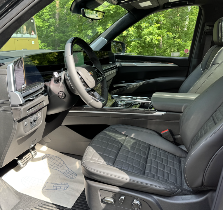 Cadillac Escalade V, 2025 год, 28 000 000 рублей, 13 фотография