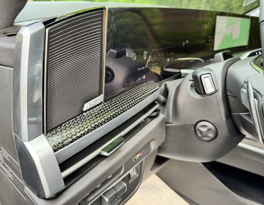 Cadillac Escalade V, 2025 год, 28 000 000 рублей, 18 фотография