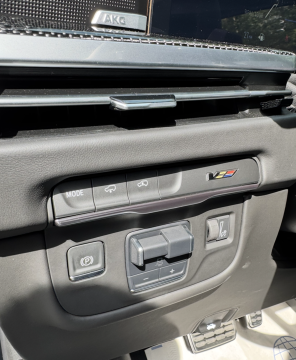 Cadillac Escalade V, 2025 год, 28 000 000 рублей, 30 фотография