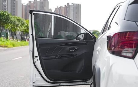 Toyota Yaris XP150 рестайлинг, 2021 год, 1 100 000 рублей, 8 фотография