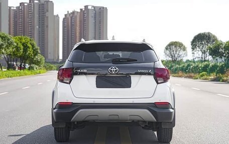 Toyota Yaris XP150 рестайлинг, 2021 год, 1 100 000 рублей, 6 фотография