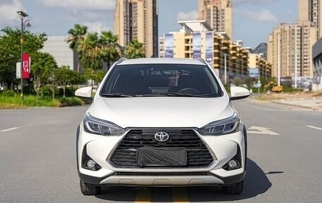 Toyota Yaris XP150 рестайлинг, 2021 год, 1 100 000 рублей, 2 фотография