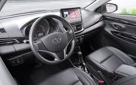 Toyota Yaris XP150 рестайлинг, 2021 год, 1 100 000 рублей, 13 фотография