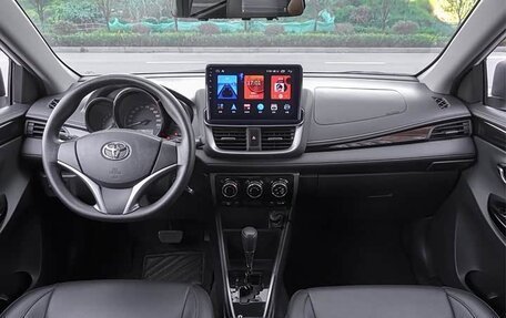 Toyota Yaris XP150 рестайлинг, 2021 год, 1 100 000 рублей, 19 фотография