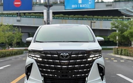Toyota Alphard, 2024 год, 11 000 000 рублей, 2 фотография