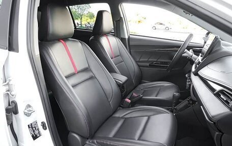 Toyota Yaris XP150 рестайлинг, 2021 год, 1 100 000 рублей, 17 фотография