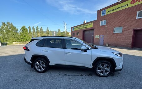 Toyota RAV4, 2020 год, 3 800 000 рублей, 3 фотография