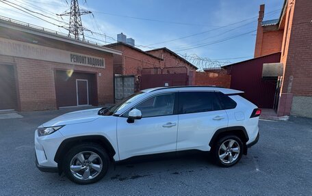 Toyota RAV4, 2020 год, 3 800 000 рублей, 6 фотография
