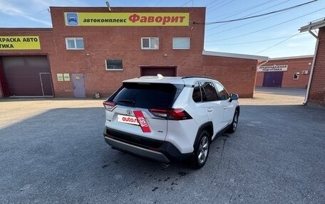 Toyota RAV4, 2020 год, 3 800 000 рублей, 4 фотография