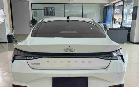 Hyundai Elantra, 2022 год, 1 150 000 рублей, 5 фотография