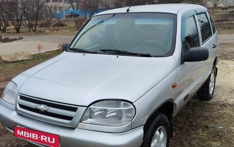 Chevrolet Niva I рестайлинг, 2003 год, 570 000 рублей, 3 фотография
