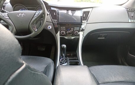 Hyundai Sonata VI, 2012 год, 1 450 000 рублей, 12 фотография