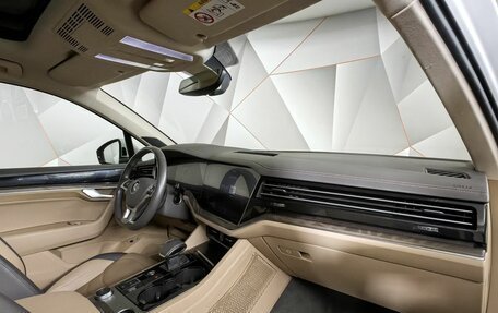 Volkswagen Touareg III, 2019 год, 4 235 000 рублей, 10 фотография