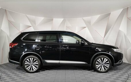 Mitsubishi Outlander III рестайлинг 3, 2018 год, 1 675 000 рублей, 6 фотография