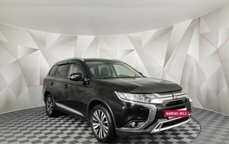 Mitsubishi Outlander III рестайлинг 3, 2018 год, 1 675 000 рублей, 3 фотография