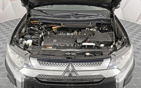 Mitsubishi Outlander III рестайлинг 3, 2018 год, 1 675 000 рублей, 17 фотография