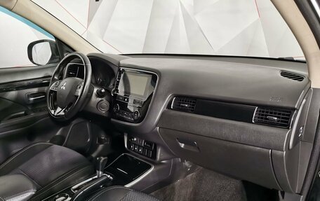 Mitsubishi Outlander III рестайлинг 3, 2018 год, 1 675 000 рублей, 9 фотография