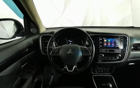 Mitsubishi Outlander III рестайлинг 3, 2018 год, 1 675 000 рублей, 15 фотография