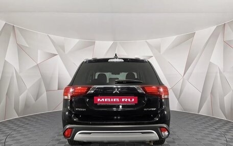 Mitsubishi Outlander III рестайлинг 3, 2018 год, 1 675 000 рублей, 8 фотография