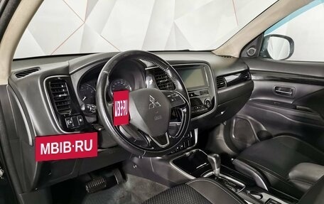 Mitsubishi Outlander III рестайлинг 3, 2018 год, 1 675 000 рублей, 14 фотография