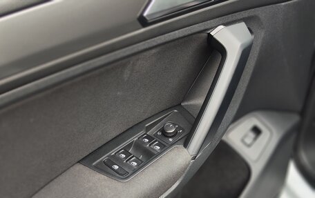 Volkswagen Tiguan II, 2019 год, 2 590 000 рублей, 14 фотография