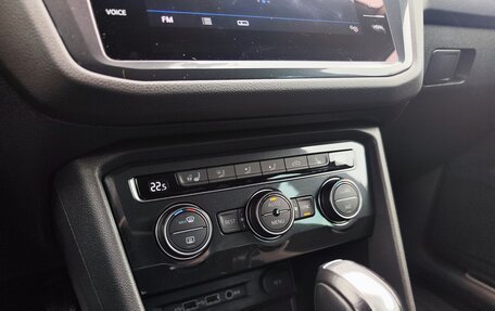 Volkswagen Tiguan II, 2019 год, 2 590 000 рублей, 24 фотография