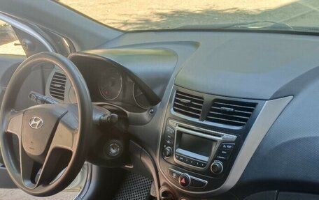 Hyundai Solaris II рестайлинг, 2016 год, 790 000 рублей, 5 фотография