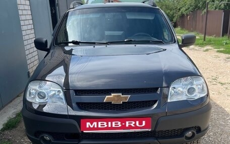 Chevrolet Niva I рестайлинг, 2017 год, 899 000 рублей, 3 фотография