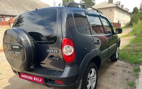Chevrolet Niva I рестайлинг, 2017 год, 899 000 рублей, 5 фотография