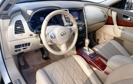 Infiniti QX70, 2014 год, 1 999 000 рублей, 9 фотография