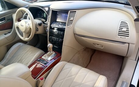 Infiniti QX70, 2014 год, 1 999 000 рублей, 10 фотография