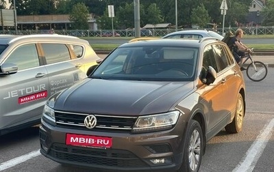 Volkswagen Tiguan II, 2019 год, 1 899 000 рублей, 1 фотография