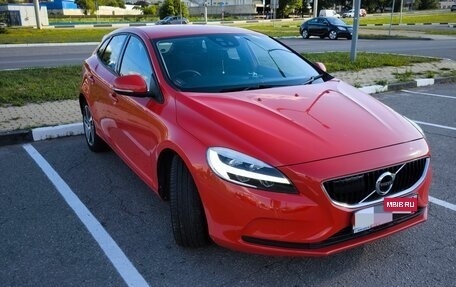 Volvo V40 II рестайлинг, 2017 год, 1 700 000 рублей, 2 фотография