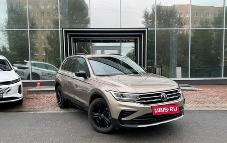 Volkswagen Tiguan II, 2021 год, 3 399 000 рублей, 3 фотография