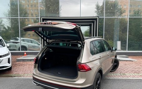 Volkswagen Tiguan II, 2021 год, 3 399 000 рублей, 8 фотография