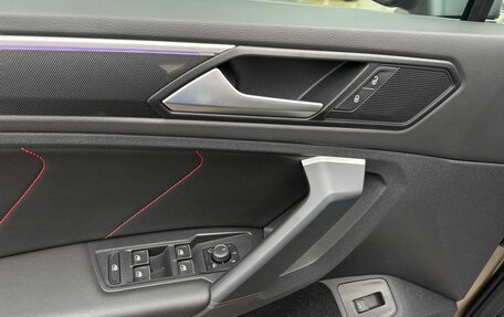 Volkswagen Tiguan II, 2021 год, 3 399 000 рублей, 26 фотография