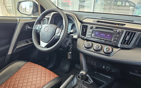 Toyota RAV4, 2015 год, 1 699 000 рублей, 5 фотография