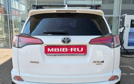 Toyota RAV4, 2015 год, 1 699 000 рублей, 4 фотография